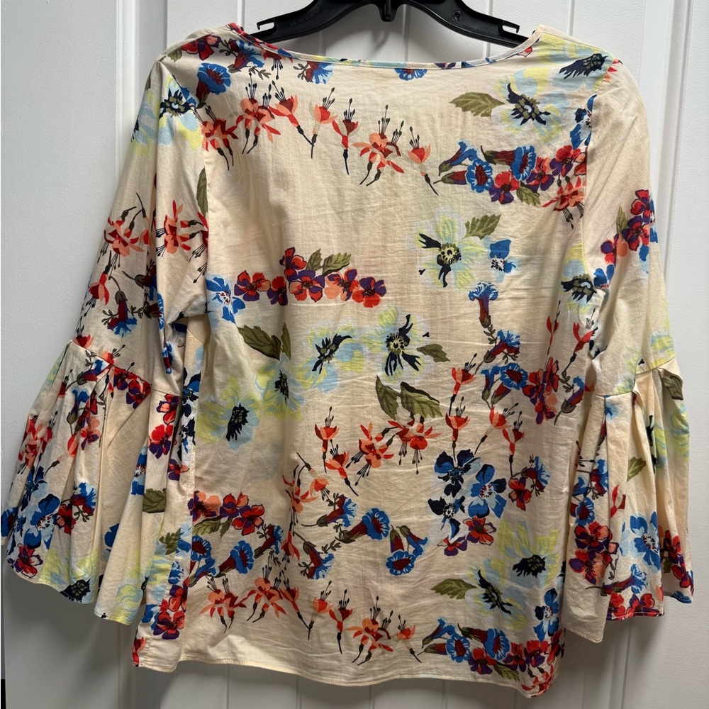 Jane and Delancey floral print bell sleeve top blouse in 100% cotton. Size med - Picture 7 of 9